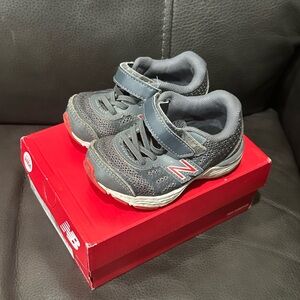 New Balance Gray Sneakers with Mesh Upper and Supportive Midsole
